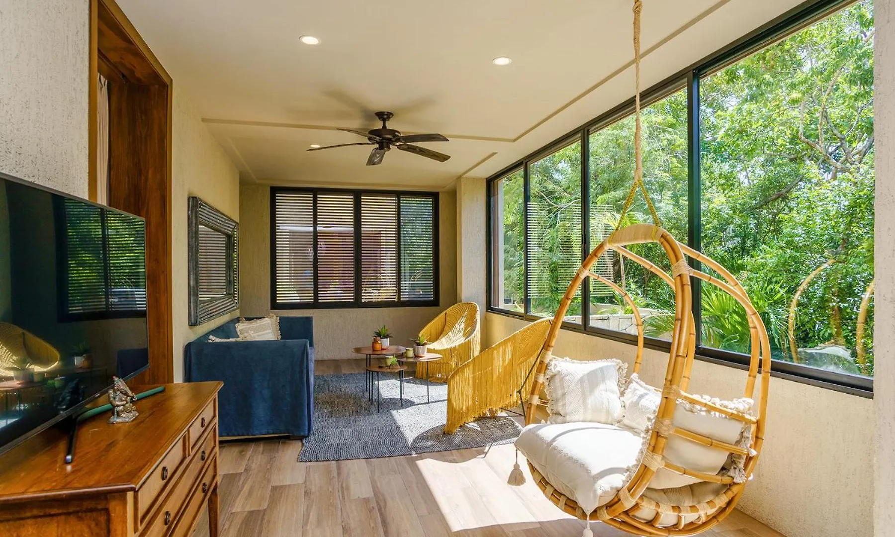 Luxurious Oasis Jacuzzi With Art Gallery And Pool Tulum
