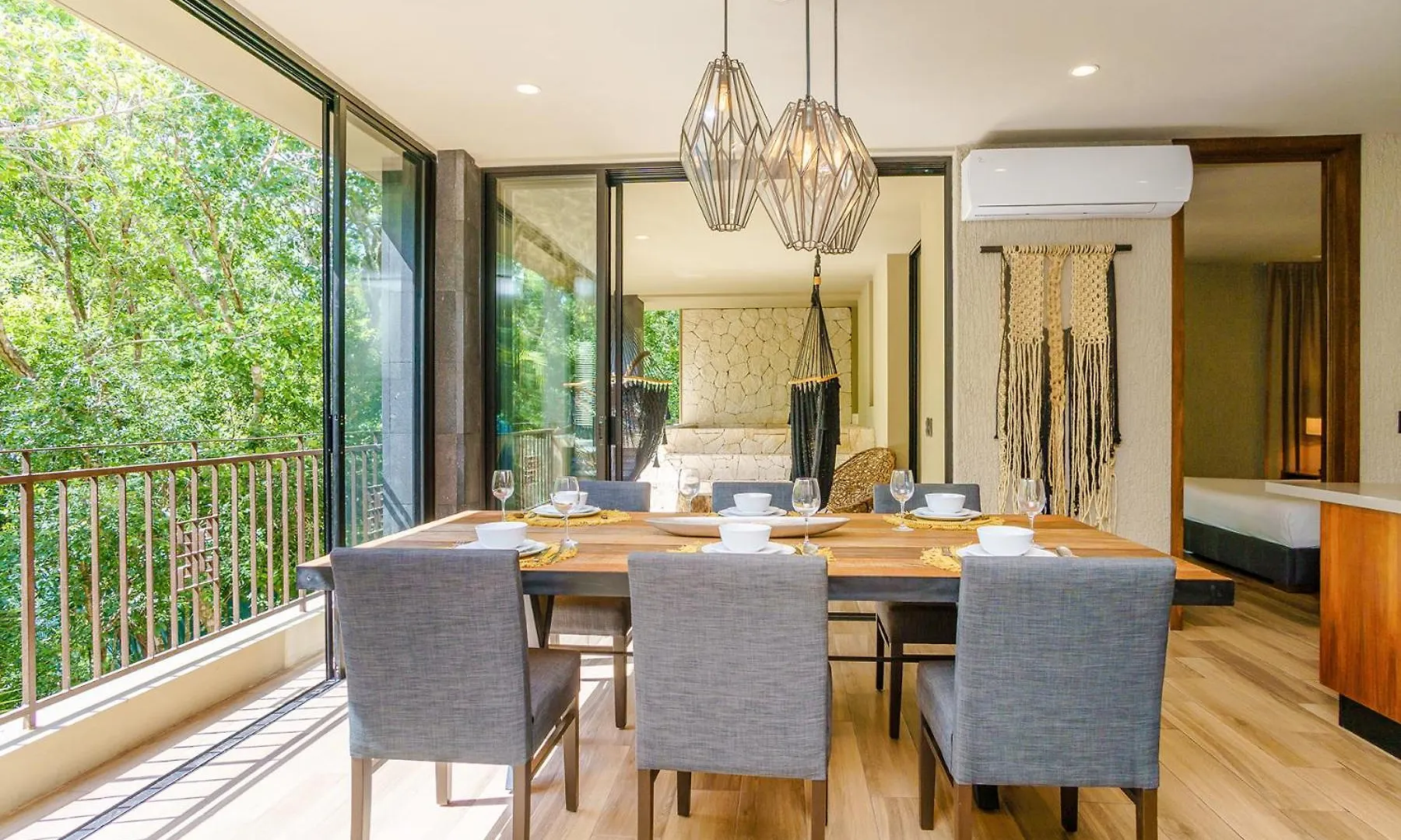 Luxurious Oasis Jacuzzi With Art Gallery And Pool Tulum Apartment